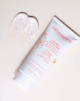 Double Gommage Héliabrine 75 ml et sa texture aux micrograins de noyaux de pêches